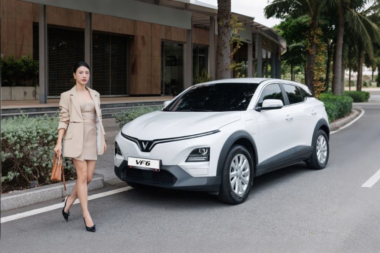 KHÔNG KHÓA XE SAU KHI TẮT MÁY? XE CÓ HAO ĐIỆN KHÔNG?