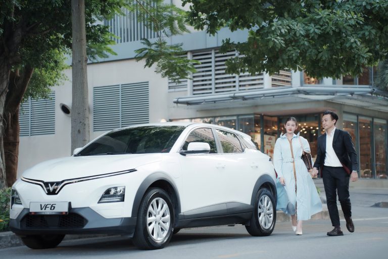 KHÔNG KHÓA XE SAU KHI TẮT MÁY? XE CÓ HAO ĐIỆN KHÔNG?